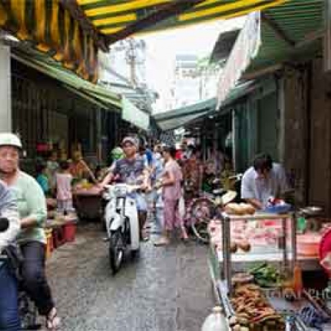 Driving through narrow alley markets!